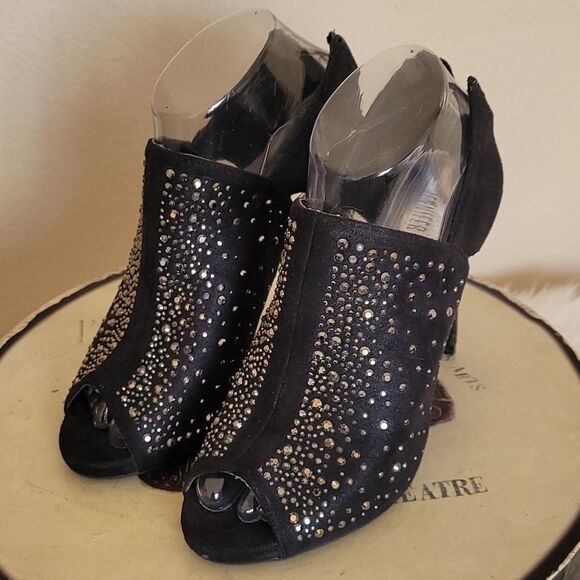 - Jennifer Lopez Black Sparkle Shoes - Picture 2 of 12